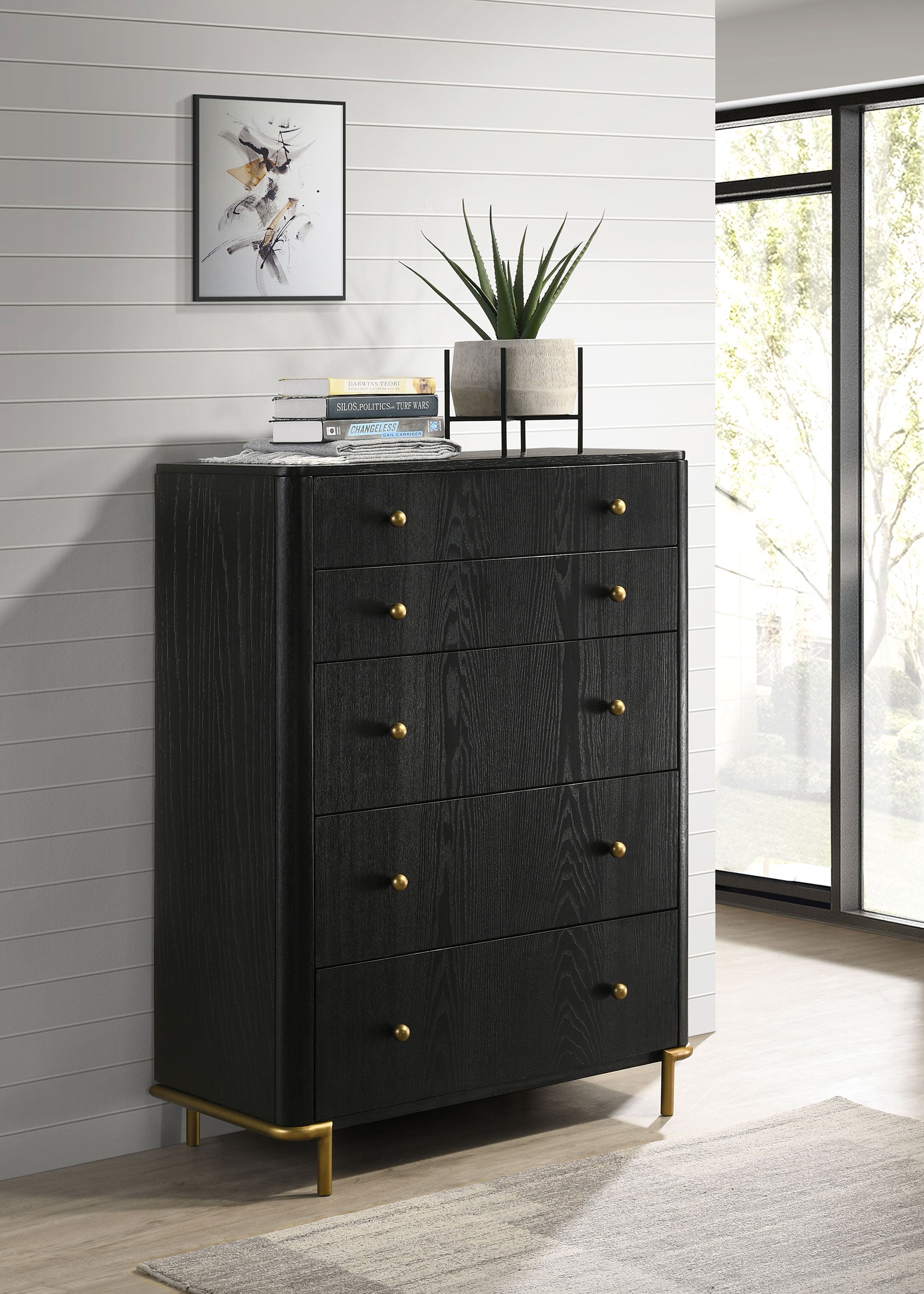 Arini Chests