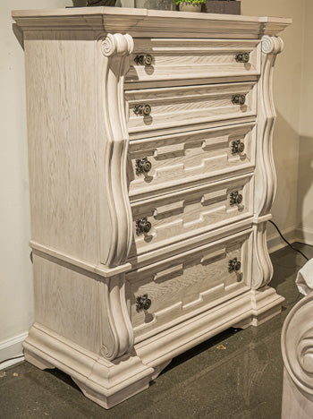 Bruchandi Chest of Drawers
