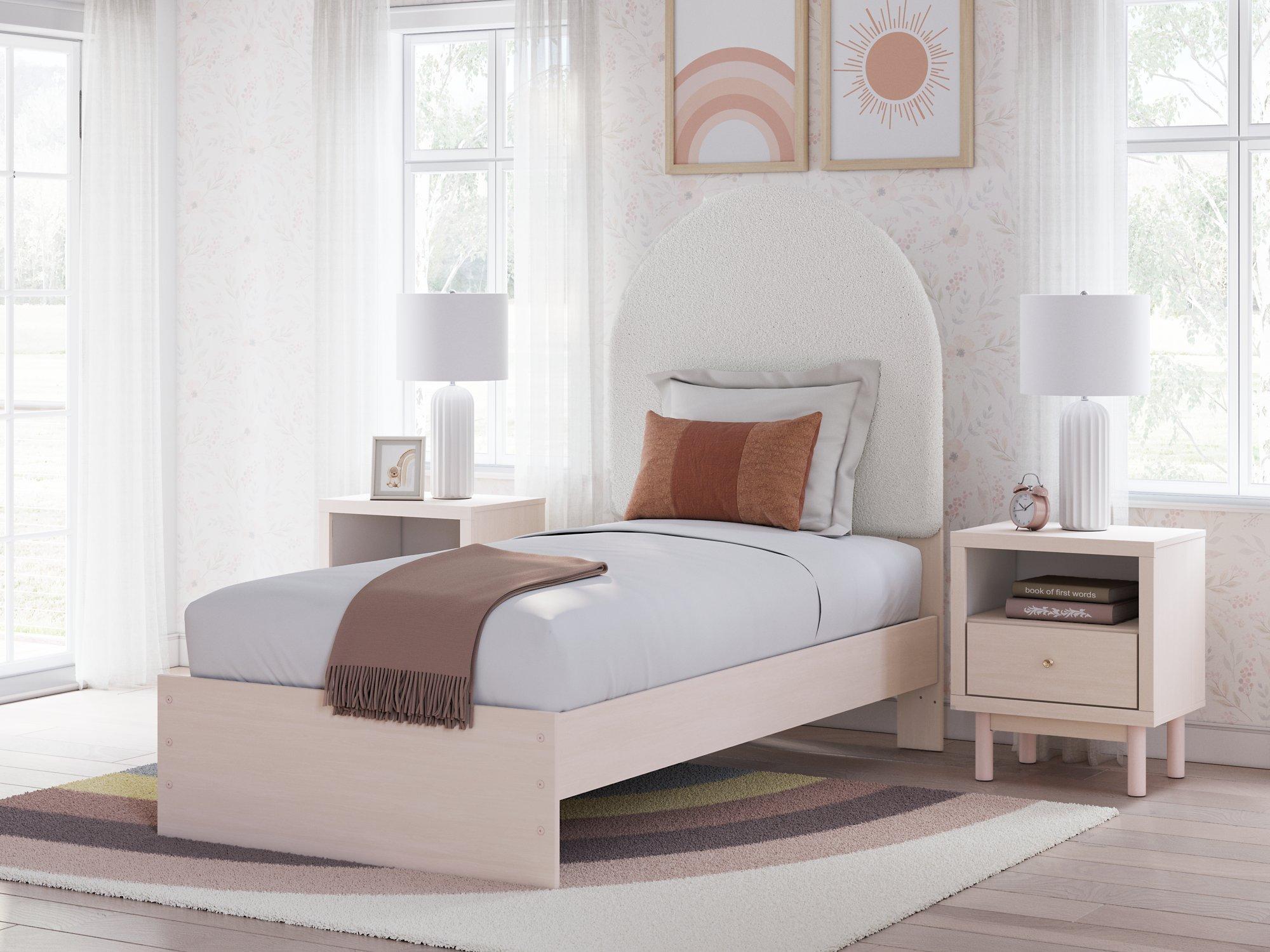 Wistenpine Upholstered Bed