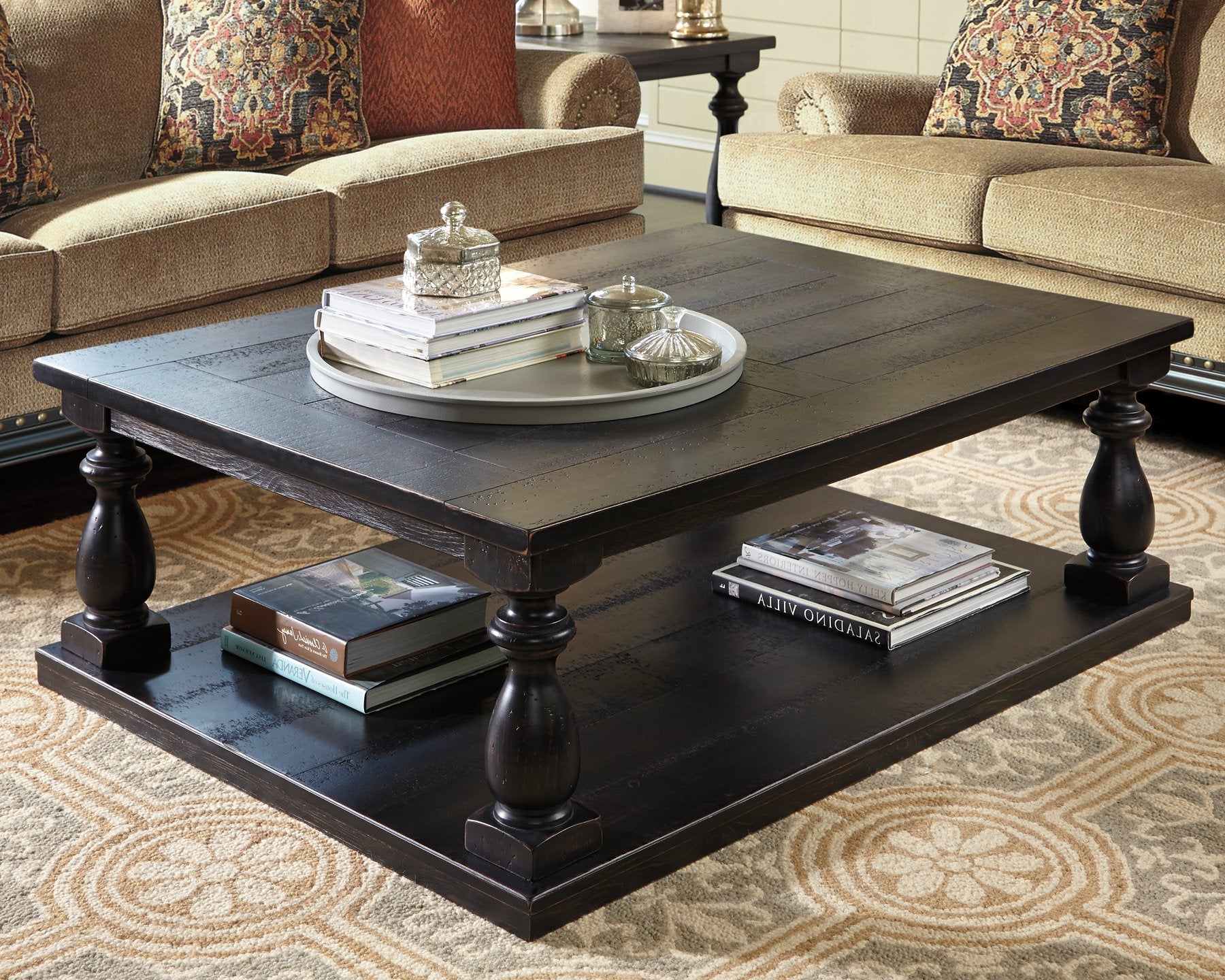 Mallacar Table Set